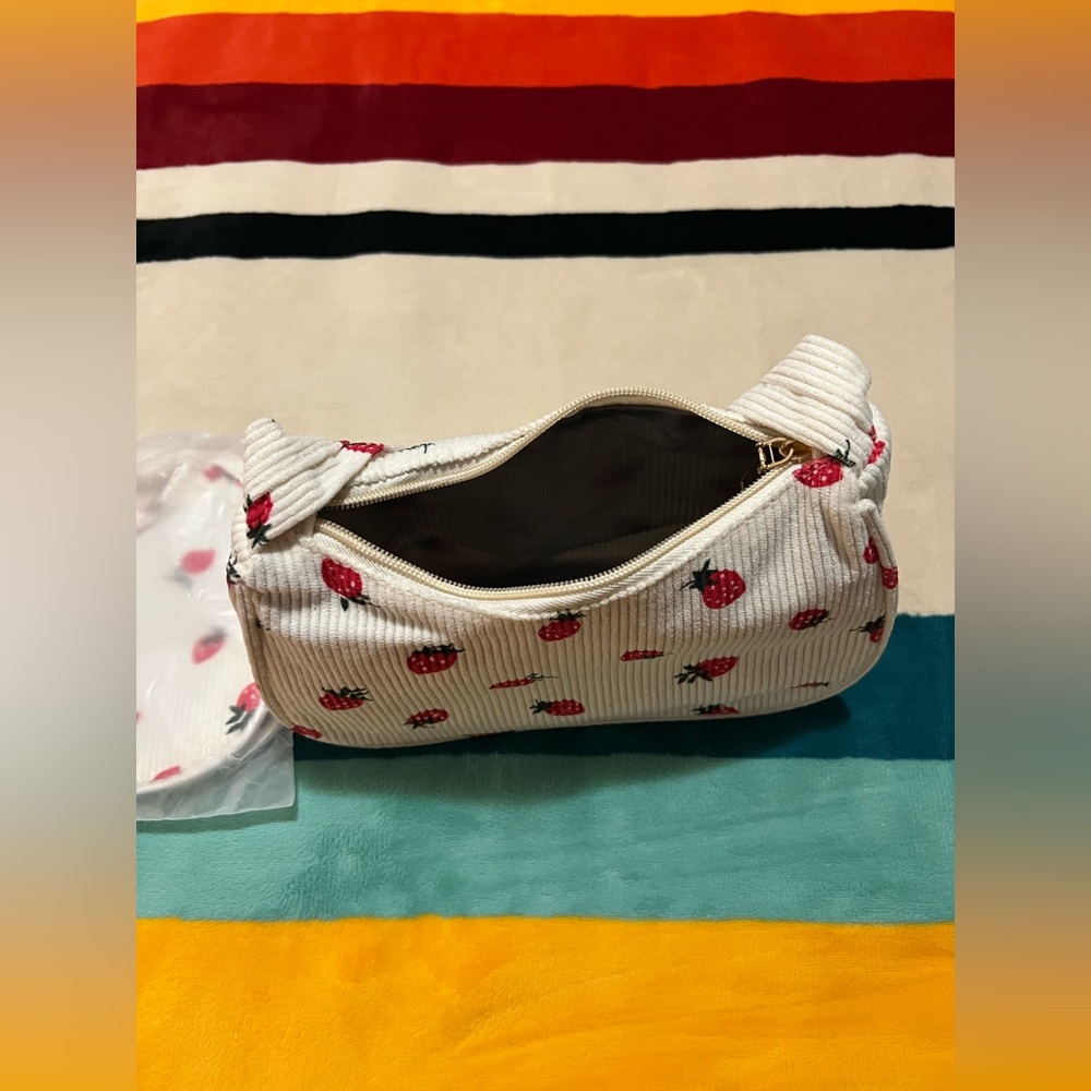 Strawberry Print Corduroy Shoulder Bag 🍓NWOT🍓 - Picture 3 of 8